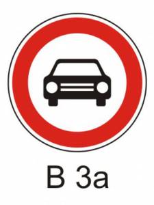 B3a - Zákaz vjezdu všech mot. vozidel s výjimkou motocyklů bez postr. vozíku - zákazová dopravní značka
