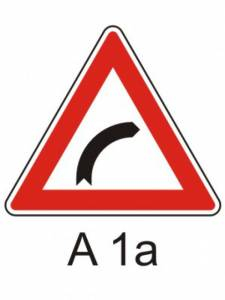 A1a - Zatáčka vpravo - výstražná dopravní značka