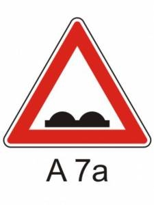 A7a - Nerovnost vozovky - výstražná dopravní značka