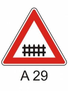 A29 - Železniční přejezd se závorami - výstražná dopravní značka