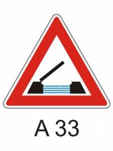 A33 - Pohyblivý most - výstražná dopravní značka