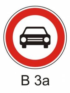 B3a - Zákaz vjezdu všech mot. vozidel s výjimkou motocyklů bez postr. vozíku - zákazová dopravní značka