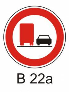 B22a - Zákaz předjíždění pro nákladní automobily - zákazová dopravní značka