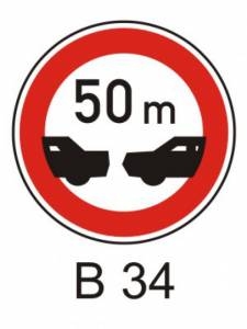 B 34 - Nejmenší vzdálenost mezi vozidly - zákazová dopravní značka