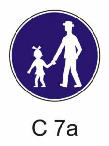 C7a - Stezka pro chodce - příkazová dopravní značka