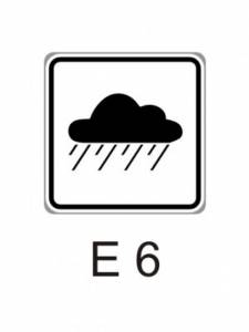 E6 - za mokra - dodatková tabulka pro dopravní značky