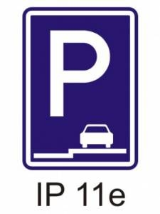 IP11e - parkoviště (stání na chodníku podélné) - informativní provozní dopravní značka
