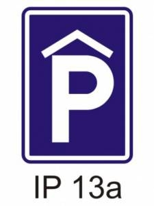 IP13a - kryté parkoviště - informativní provozní dopravní značka